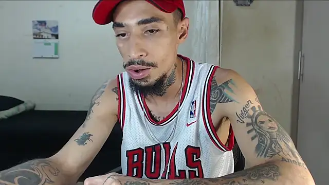 Онлайн чат XXX emiliano_hottt