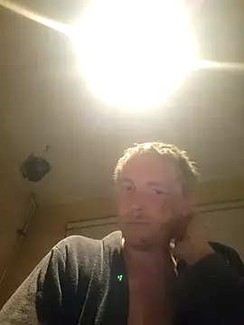 piercingpik: διαδικτυακό σόου στην κάμερα