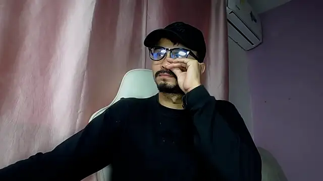 Chat XXX ao vivo de Amir_guy_