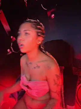 Chatroom XXX en direct de Laila_LS