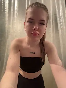 Pertunjukan Kamera Web KayShaw