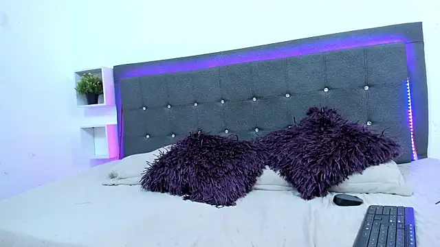 NatashaDiamond: онлайн-секс-чат