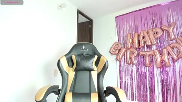 Nikol_Rang__'s Webcam Show