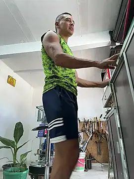 Paul22cm-: διαδικτυακό σόου στην κάμερα