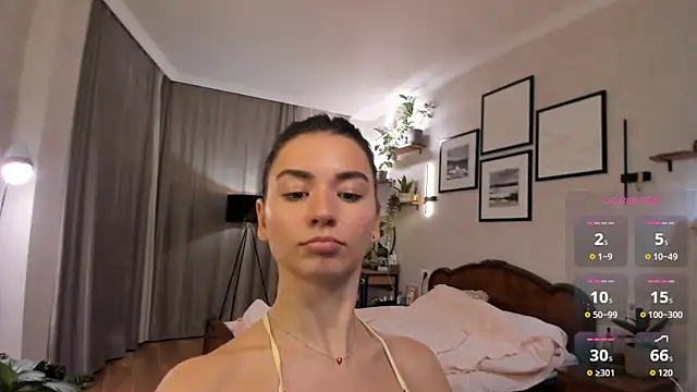 NicoleLuv Show in webcam