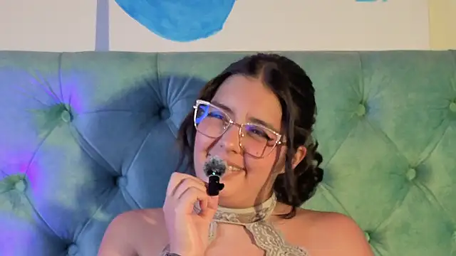 Paola_Lyon_'s Live XXX Chat