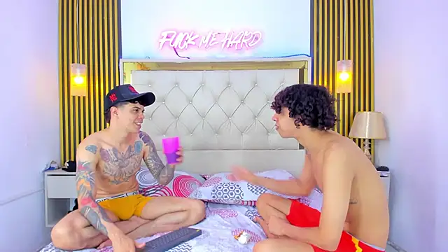 Adventurous_Boys live XXX chat