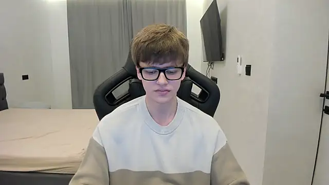 Show modela bonekoambalabu na web-kameri