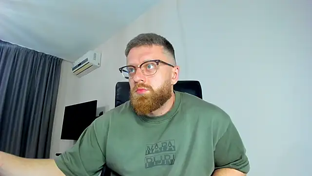 Show modela Findom_guy na web-kameri