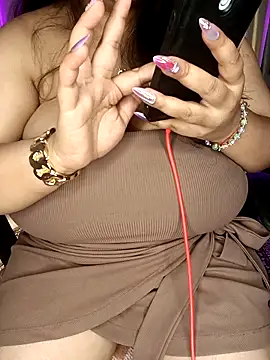 Chat XXX en directo de Curvy_Priya_