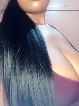 Pokazy przed kamerką – Luciouslips00