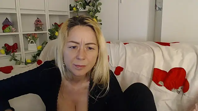 _karolynesyera_: онлайн-секс-чат