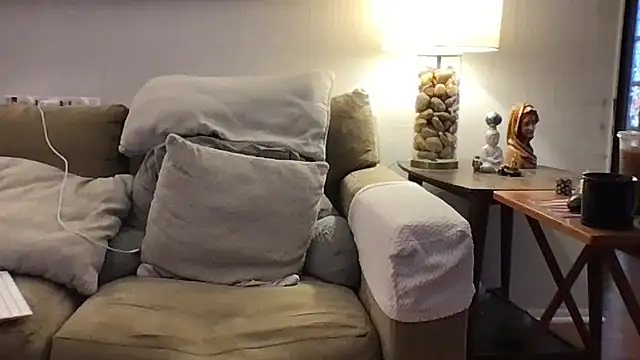 9VOLTT: вебкам-шоу