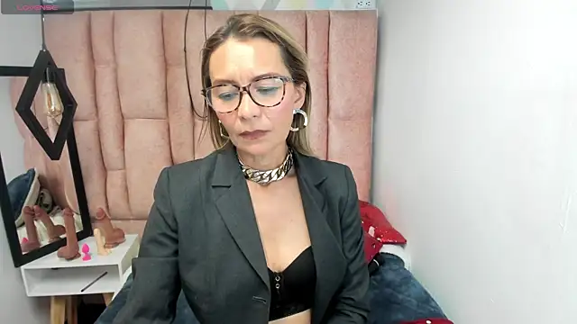 Issa_Milf__ Adlı Modelin Canlı XXX Sohbeti