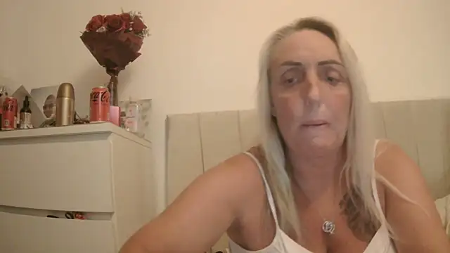 theblondecocklover's Live XXX Chat