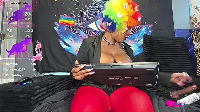 AmazonianMistress: διαδικτυακό σόου στην κάμερα