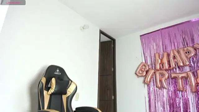 Pokazy przed kamerką – Nikol_Rang__