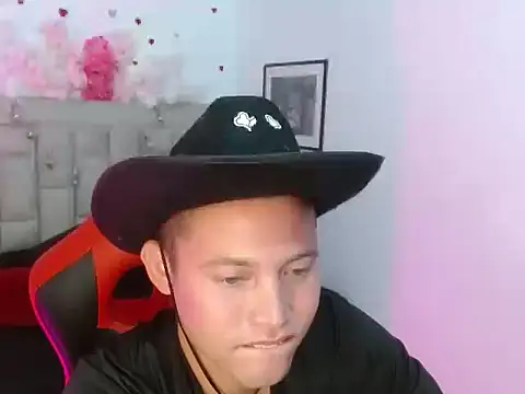 Pokazy przed kamerką – sven_fox723