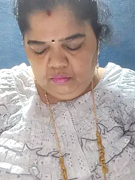 tamilthanushri Chat XXX in diretta