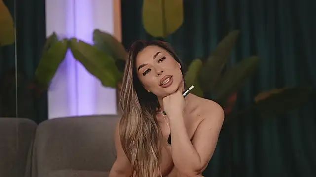 Assmerising élő XXX-chatje