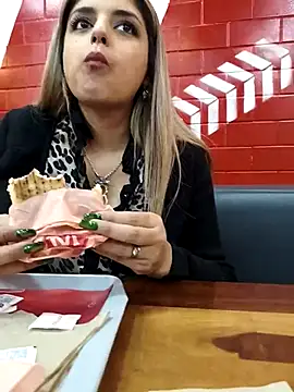 Misshine_32: онлайн-секс-чат