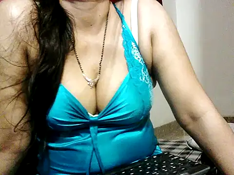 RukminiNew Adlı Modelin Canlı XXX Sohbeti