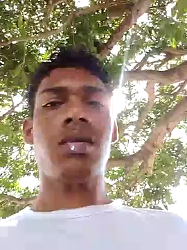 Julioelgato Chat XXX in diretta