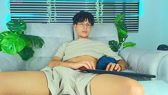 دردشة ThiiagoSaeenz الجنسية المباشرة