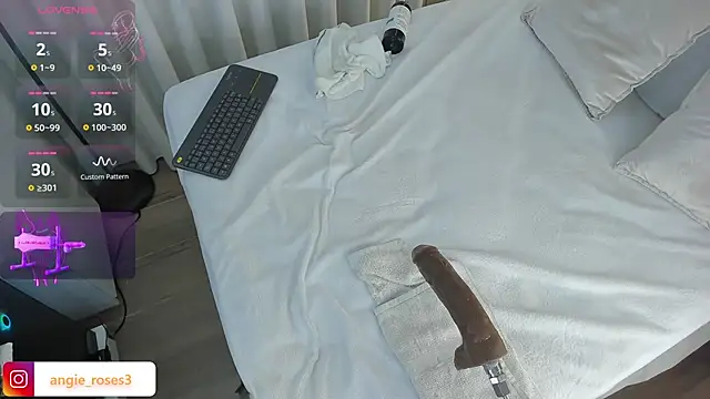 แชท XXX สดของ angiee_roses