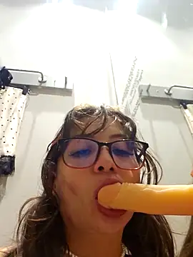 mmm-Virginia 在線直播表演