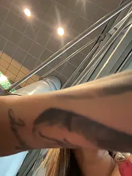 Nina_velvet01 Show in webcam