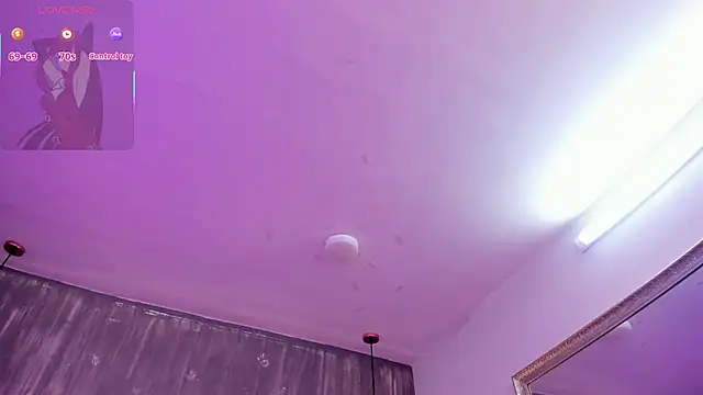 Foxxy_Doll Show in webcam