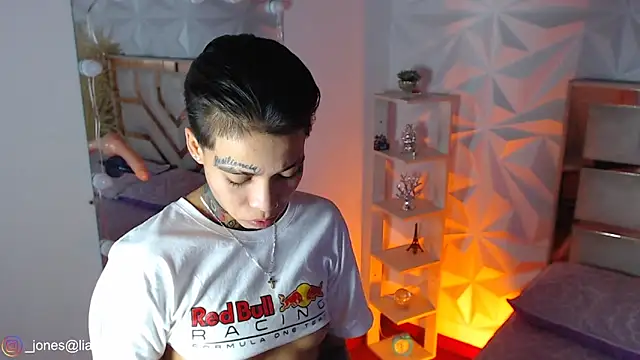 Jonesliam23 live XXX chat
