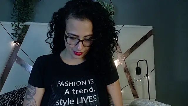 Chatroom XXX en direct de KatyraTaylor__