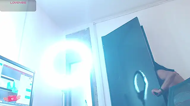 Emma_hassani Chat XXX in diretta