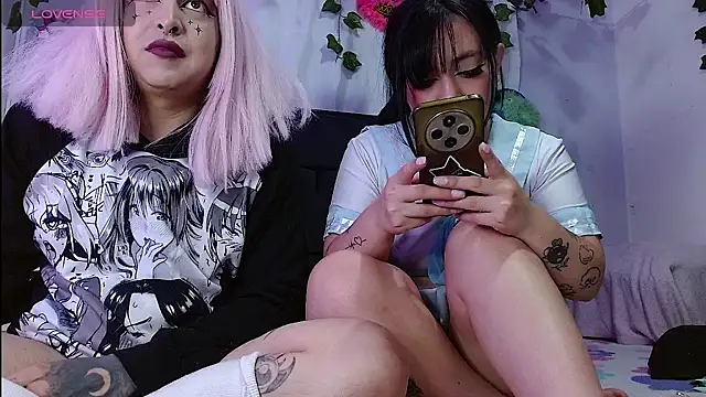 Show Webcam de the_lesbian_game