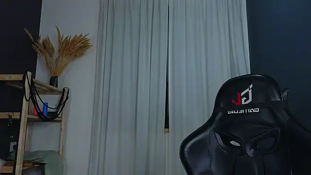 laracroftmansion's Live XXX Chat