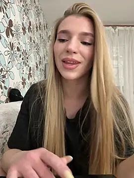 Show modela adel_secret na web-kameri