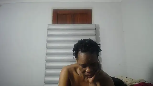 JoycyQueen Adlı Modelin Canlı XXX Sohbeti