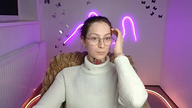 Esmi_Winter live XXX chat