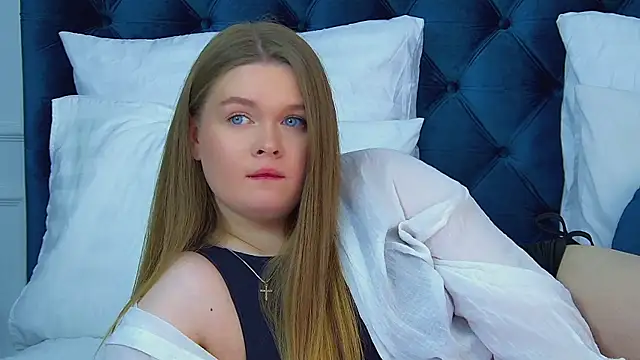 CrystalLyons' Live XXX Chat