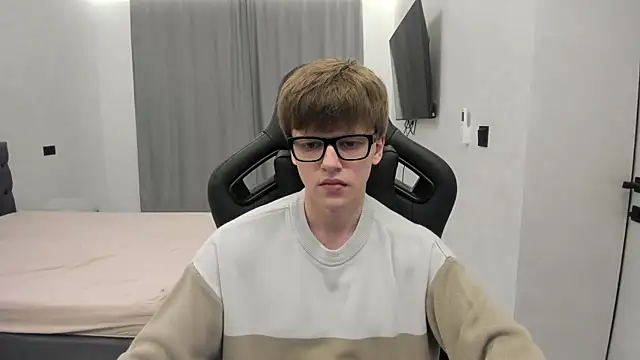 Show modela bonekoambalabu na web-kameri