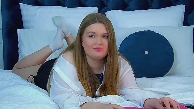 CrystalLyons' Live XXX Chat