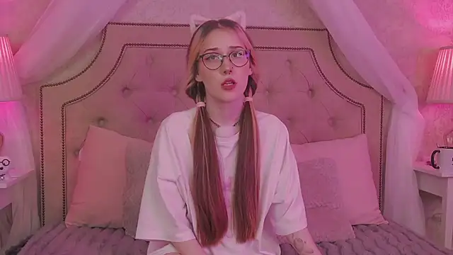 دردشة SashaMeow الجنسية المباشرة