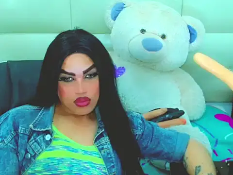 Pokazy przed kamerką – NharaBigCock