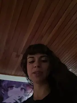 VioletaSubmissive Adlı Modelin Canlı XXX Sohbeti