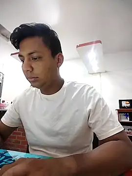 Dantex_king: διαδικτυακό σόου στην κάμερα