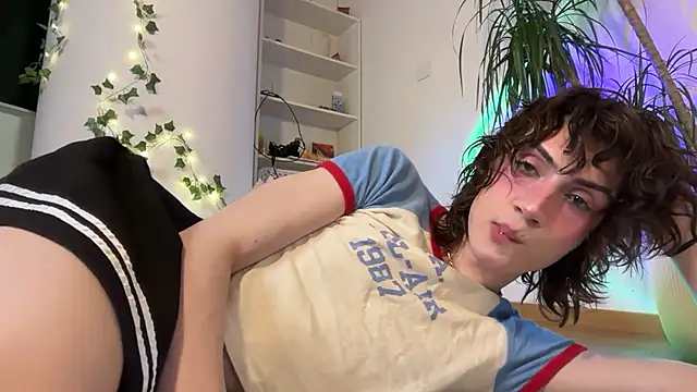 kira_yoshika9e Show in webcam