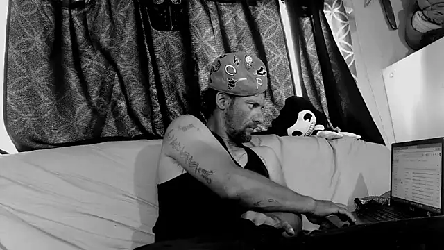 STIFFY-WOOD's Live XXX Chat