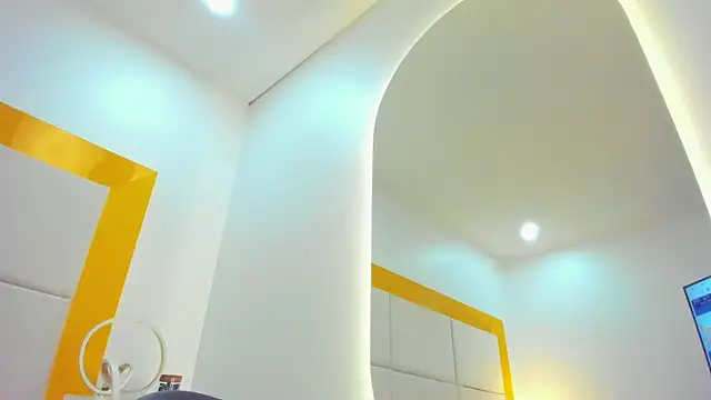 Helenn_Moore Adlı Modelin Canlı XXX Sohbeti